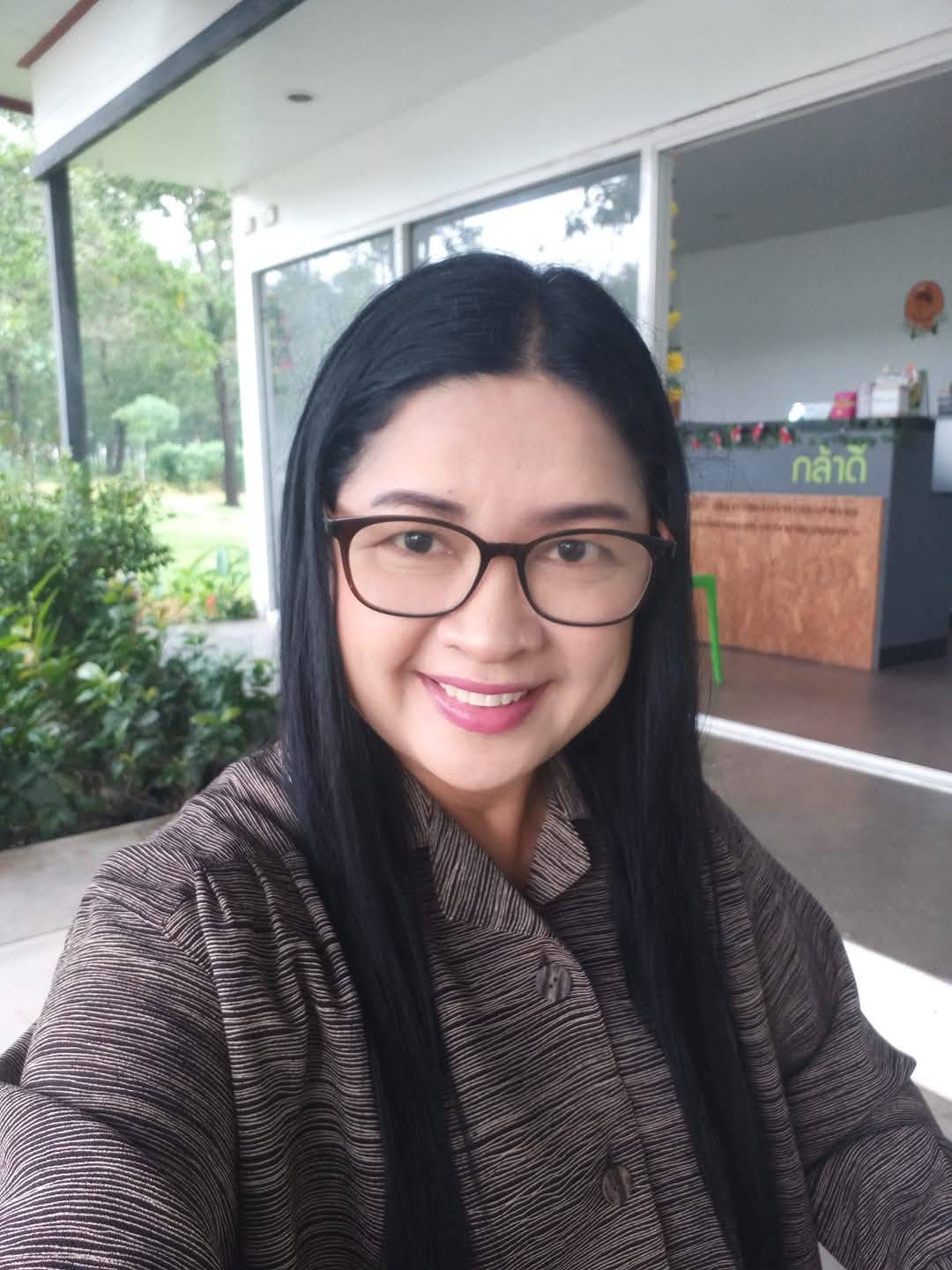 Miss Thiphaporn Jumroen