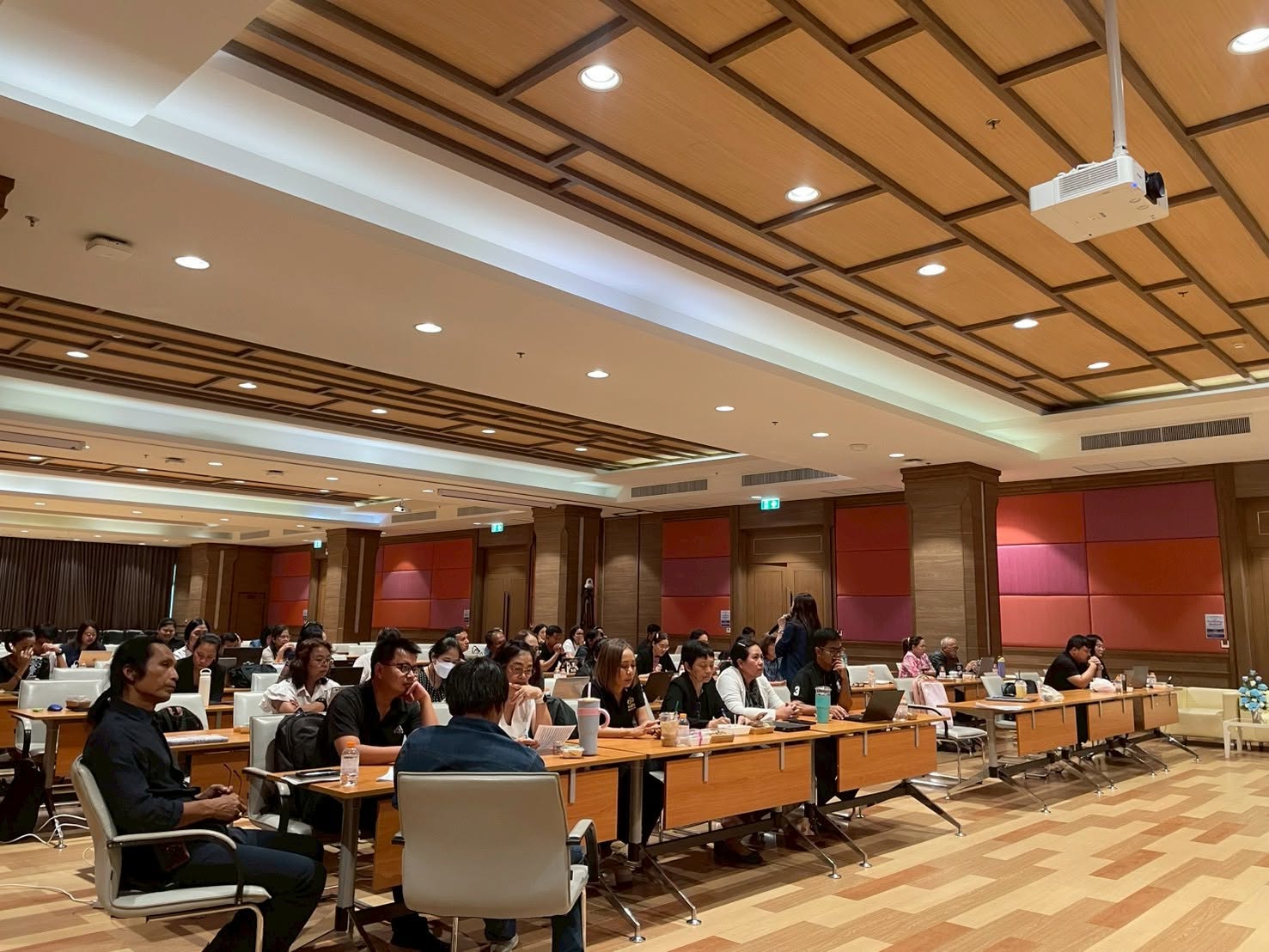 หัวหน้าส่วนนิติการ เป็นวิทยากรบรรยายกฎหมายเกี่ยวกับการปฏิบัติราชการแก่ผู้บริหารมหาวิทยาลัย