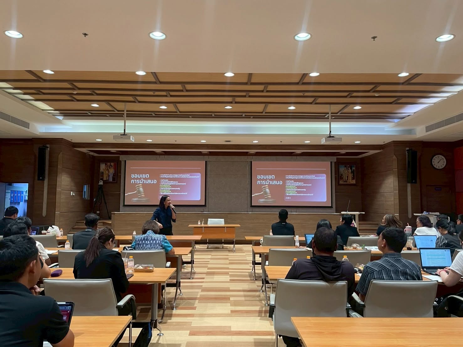 หัวหน้าส่วนนิติการ เป็นวิทยากรบรรยายกฎหมายเกี่ยวกับการปฏิบัติราชการแก่ผู้บริหารมหาวิทยาลัย