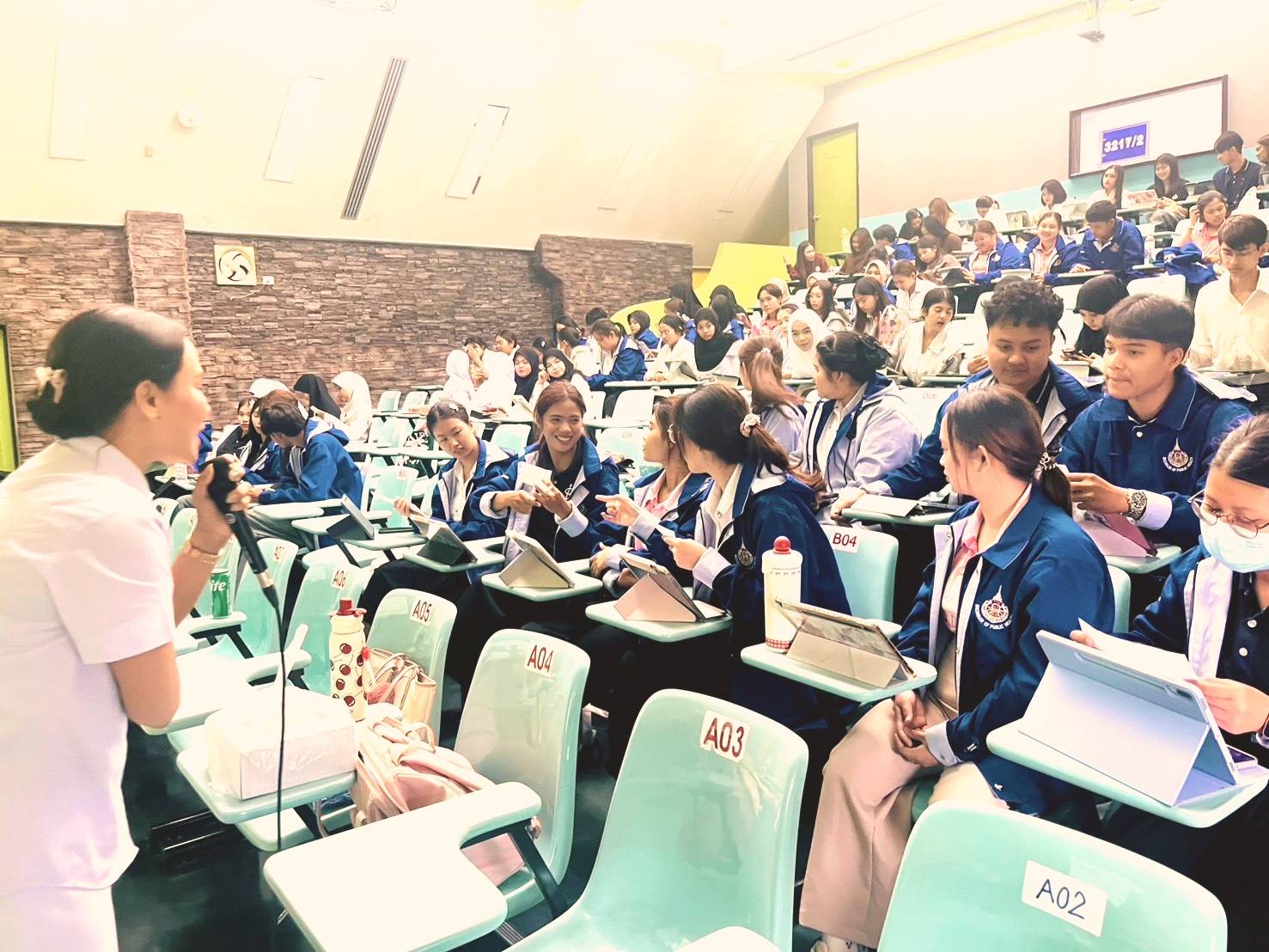 นักศึกษาสาธารณสุขชุมชนเข้าร่วมการบรรยาย